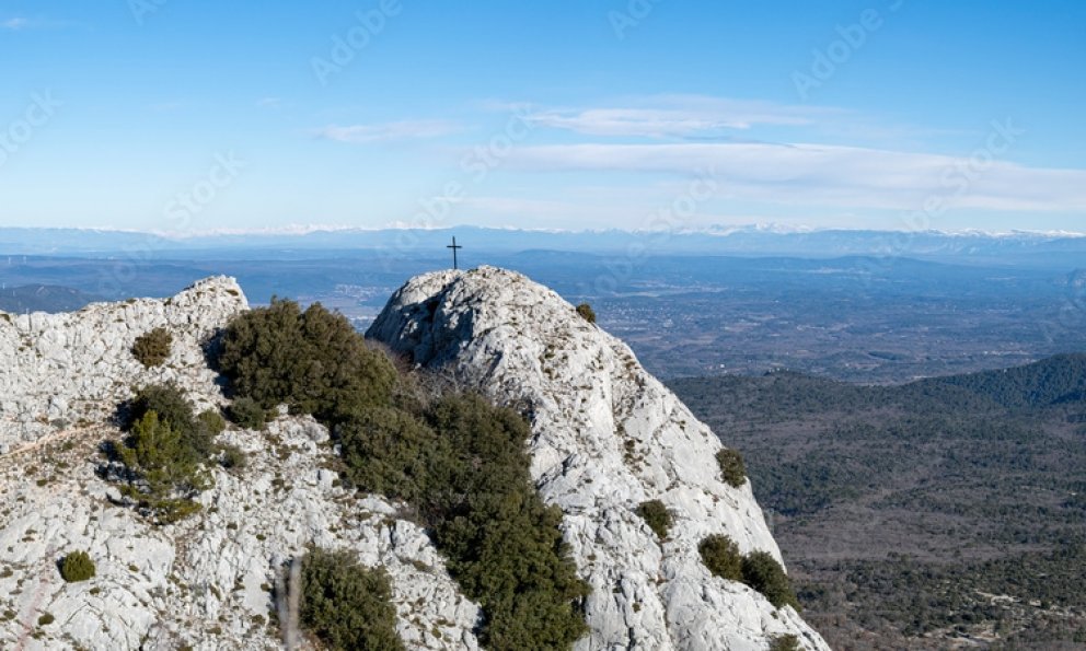 Croix et panorama du massif de Sainte-Baume
