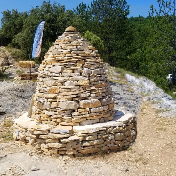Le cairn de Chante-Puvine près de Montdort
