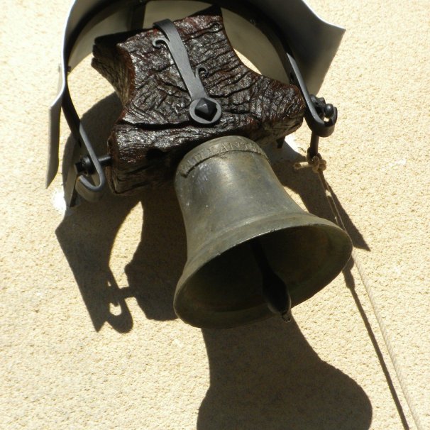 Cloche à Faucon sur le chemin vers Compostelle et Rome dans les Alpes de Haute Provence