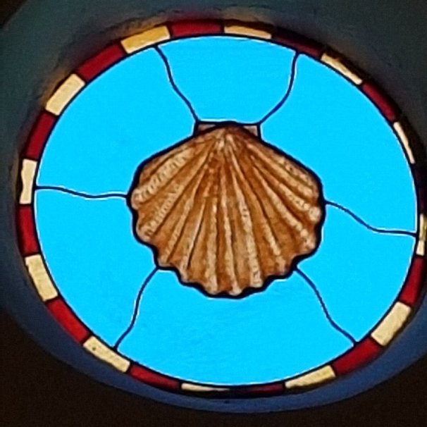 Vitrail à l'église de Méolans-Revel dans les Alpes de Haute-Provence
