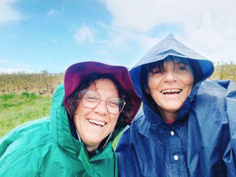 La rencontre de Marie et Laurence "Aux chants des grenouilles" le Chemin vers Compostelle GR653D.jpg