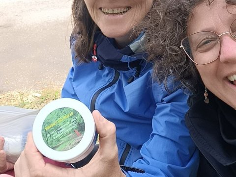 Elixir du chemin, l'élixir du pèlerin. La rencontre entre Marie et Laurence sur le Chemin vers Compostelle GR653D