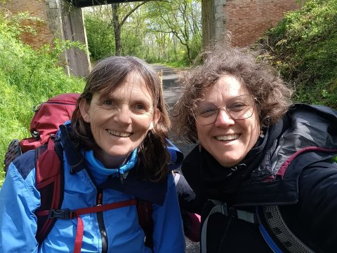 La rencontre de Marie et Laurence sur le Chemin vers Compostelle GR653D.jpg