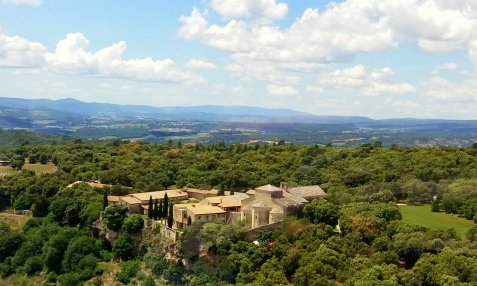 Abbaye Notre-Dame de Ganagobie vue du ciel