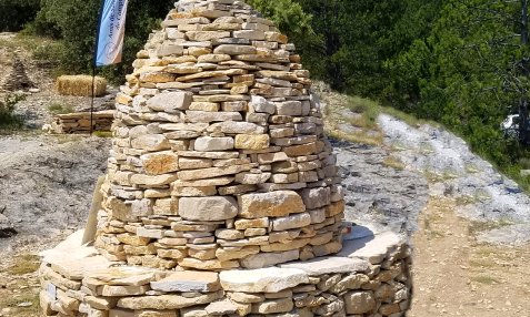 Le cairn de Chante-Puvine près de Montdort