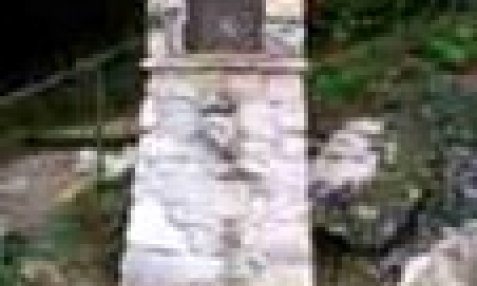 Situé au quartier de Tralatorre, sur le chemin de Saint-Jacques (GR 653A), l’oratoire a été construit en pierre de taille par l’association « Connaissance et Sauvegarde des Oratoires avec une niche en plein cintre, une toiture en bâtière avec une grille et une croix en fer forgé. L’oratoire a été inauguré et béni le 25 mai 2013 par le père Khadi, curé de la paroisse en présence du maire de Tourrette et du Conseil municipal et d’une centaine d’habitants.   La statue de saint jacques est une réalisation de Ma