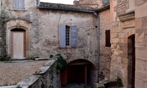 Aumônerie de Saint-Jacques vue de l'extérieur