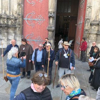 Avant l'entrée à la messe