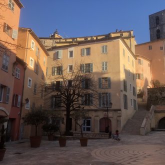 Place dans la vieille ville