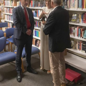 SE L'Ambassadeur de France, son épouse et Laurent Soler