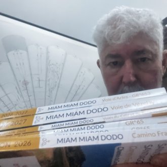 Marc avec les nouveaux Guides MMD en main