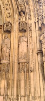 St Jacques Portail Cathédrale St Sauveur Aix en Provence